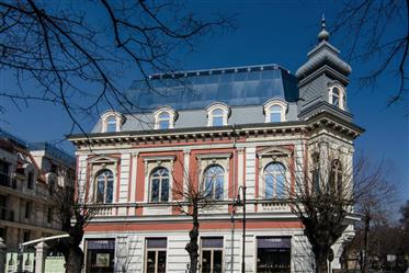 Луксозна Аристократична сграда в идеалния център на град Варна