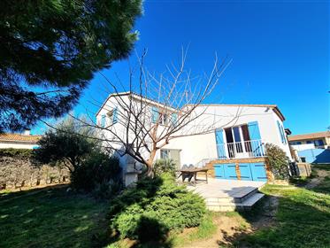 Near the sea, pleasant villa with 5 bedrooms on a 615 m² plot, in a quiet location !