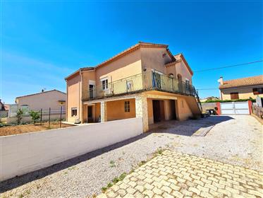 Charmante villa avec 3 chambres et grand sous-sol sur un terrain de 505 m² au calme.
