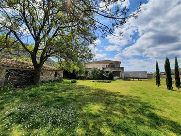 Property with gite and 2 annexes on about 1ha of land with a...