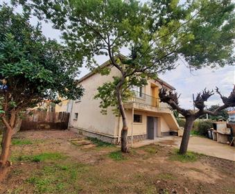 Villa de 1966 à rénover en appartements ou grande habitation sur 356 m² à 5 min des plages.