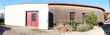 Single storey wooden villa of 138 m² plus workshop of 210 m², on a 1209 m² plot.