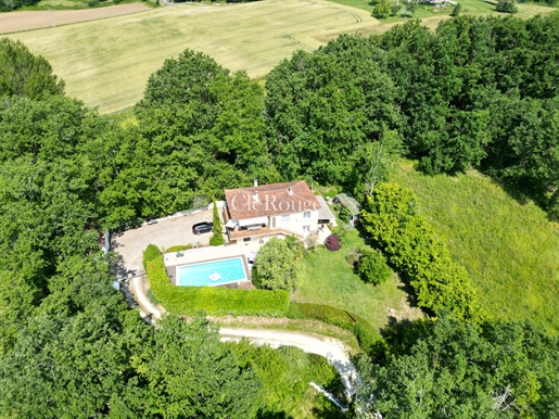Stylish property near Duras, with 3 bedrooms, guest apartment & heated swimming pool, close to the c