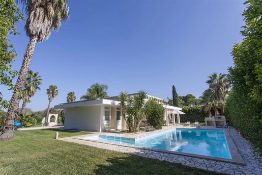 Villa 4+ chambres avec piscine privée et jardin