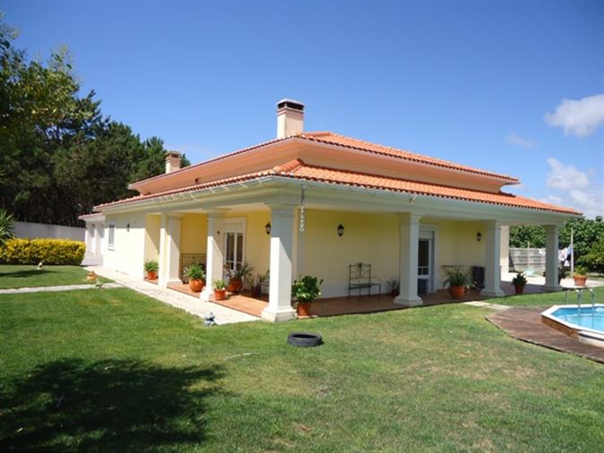 Traditional Portuguese villa in the comfort of the countrysi...