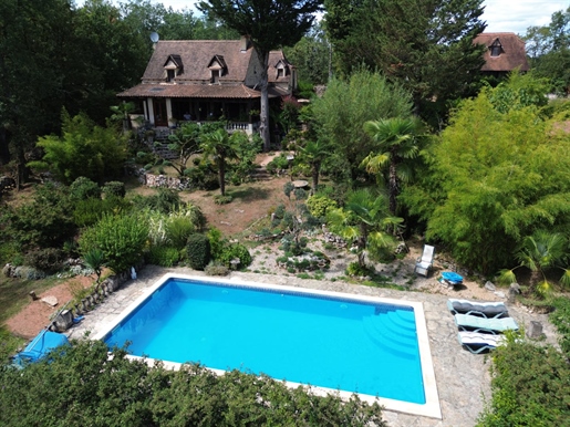 Vallée du Célé character house with outbuilding and swimming pool