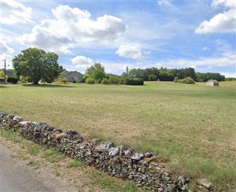 Gignac: Land of 4973 m² partly constructible.