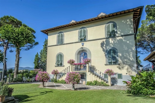 16 Bedrooms - Villa - Florence Province - For Sale
