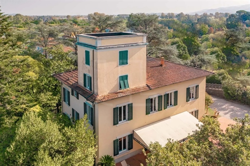 8 Bedrooms - Villa - Lucca - For Sale