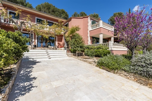 Villa mediterránea en Palma con vistas panorámicas a la mont...