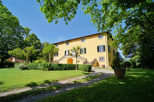 16Th century villa located in Lucca