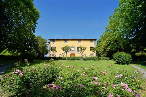 16Th century villa located in Lucca