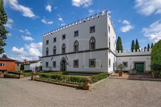 9 Bedrooms - Castle - Pisa - For Sale