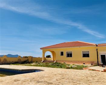 A solid finca with horse stables for the creative investor.