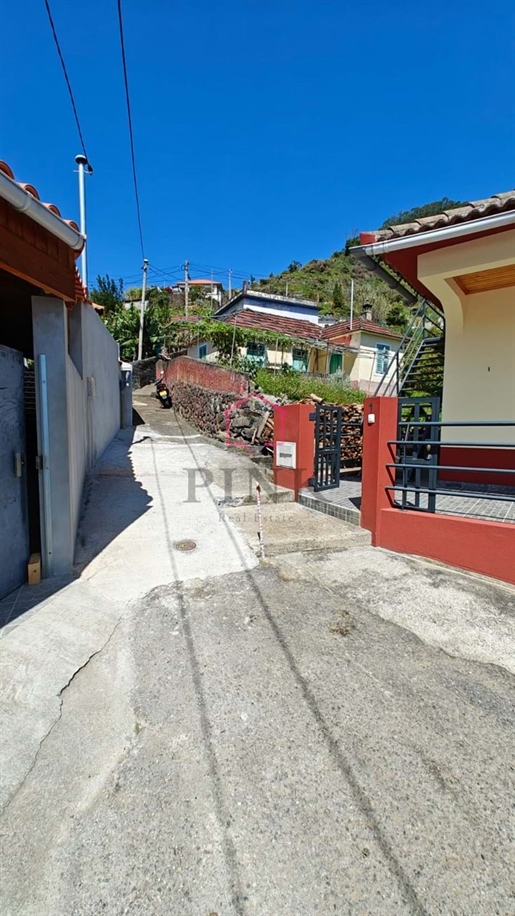 Plot with 2 houses - 1030 m2 - Porto da Cruz