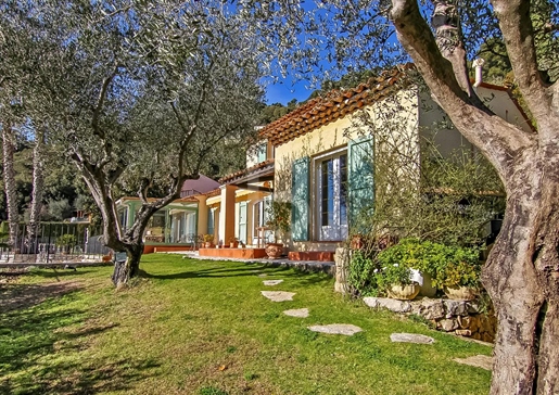 Beautiful Provencal house in quite area