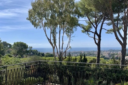 Large contemporary villa with panoramic sea views for dale in Mougins