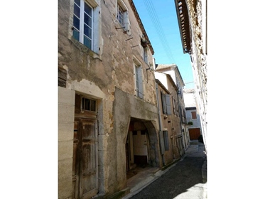 2 Anciennes Maisons De Bourg En Pierre De Caractere avec 2 Garages Attenants (170m2 au sol). Le Tout