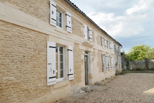 Charentaise House, 145m² living space, Courtyard, Garage, Enclosed Garden of 1 121m²