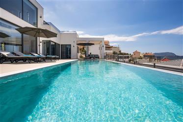 Luxury Modern 3Bed 4Bath Villa with Pool and Sea views for Sale in Plaka Apokoronas