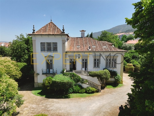 Beautiful manor from the beginning of the 19th century. Xx (1923) by renowned architect João Moura C