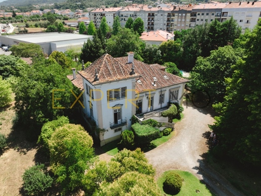 Beau manoir du début du 19ème siècle. Xx (1923) de l'architecte de renom Joo Moura Coutinho.