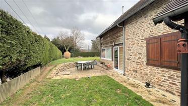 Attractive detached stone house with woo siding Pleasant to live in 187 m²