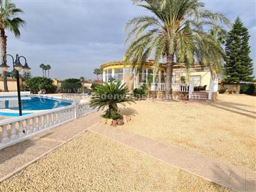 Villa with private swimming pool and summer kitchen