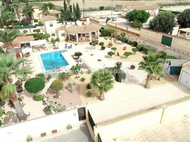 4 bedroom 3 bathroom Villa with private swimming pool, double garage, summer kitchen and 15 min from