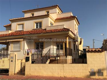 Semidetached property with private swimming pool at 200m from the sea