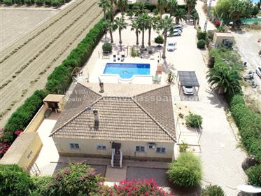 Villa with private swimming pool at 15 min driving from the coast