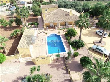 Beautiful Villa with guest house and swimming pool and summer kitchen