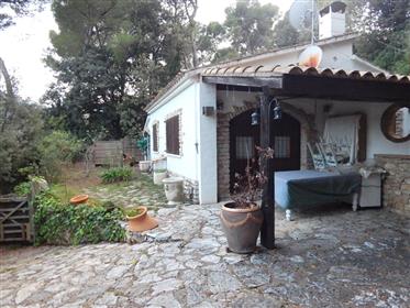 Begur, Casa con jardín privado y garaje en la zona de Mas Mató, a 700m de la playa de Sa Riera
