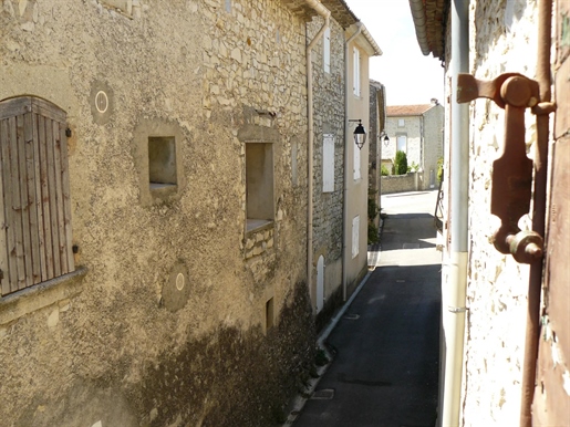 Maison de village, Vic le Fesq