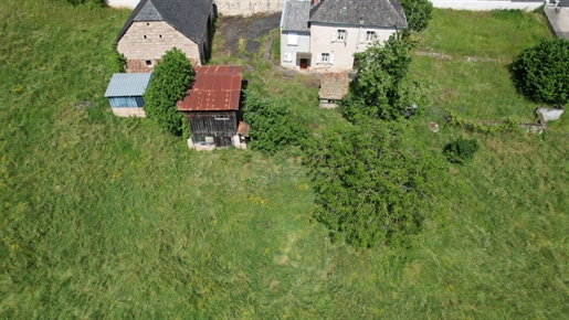 Brive - To renovate: farmhouse and outbuildings on the heigh...