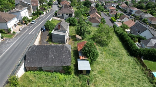 Brive - To renovate: farmhouse and outbuildings on the heights of Brive, large building plot