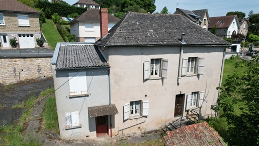 Brive - To renovate: farmhouse and outbuildings on the heigh...