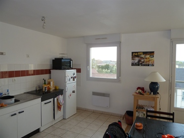 Apartment Stage 3rd, General condition Good, Kitchen Open plan, Heating Separate gas, Living room su