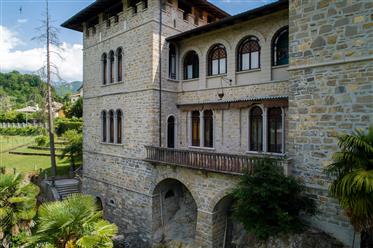 Historic Villa for sale in Tarcento in Friuli-Venezia-Giulia