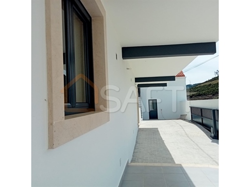 Detached House T3 renovated, with two suites 1h from Lisbon airport