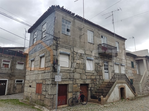 Moradia no centro da aldeia do Porto da Carne - Guarda