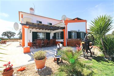 Moradia isolada com piscina, amplo jardim e vistas sobre o campo em Santa Luzia Ourique 