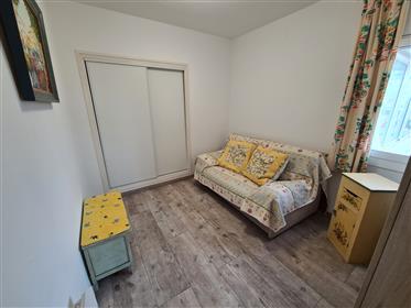 Flat in first sea line, in good condition, with garage. 