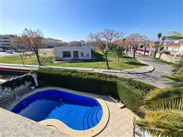 Encantadora casa sin vis-à-vis con piscina y amarres cercanos en alquiler