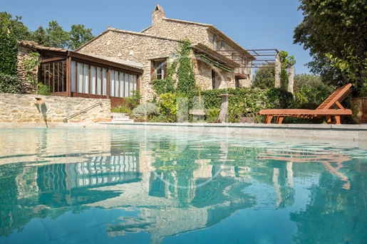 Stone-Built property with pool for sale in Gordes