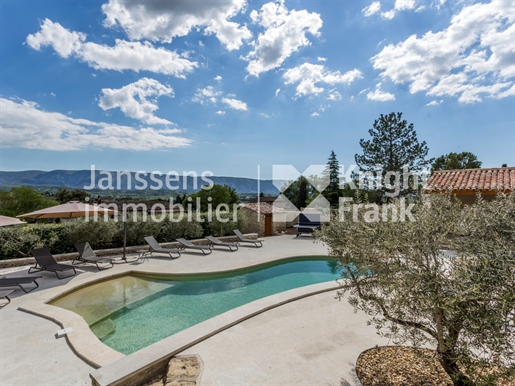 Villa en pierre avec piscine à vendre à Gordes
