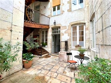 Mansion with authentic character– Beaune historical city center 