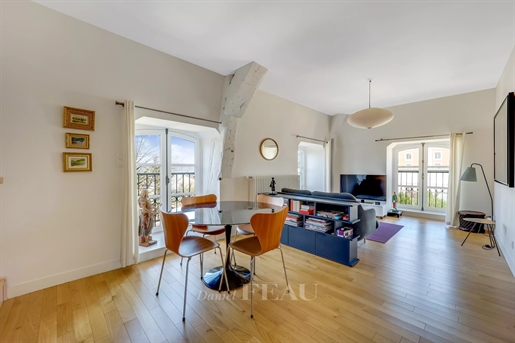Versailles Saint Louis – A superb 2-bed apartment with a parking space