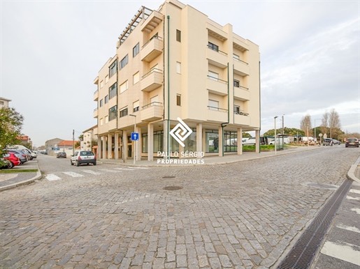 Shopping shop in great location in Espinho, 5 min from the beach and train station