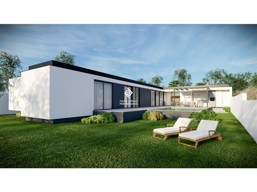 Villa de plain-pied - avec piscine - 4 chambres plus bureau à Vila Nova de Gaia (Canelas),...